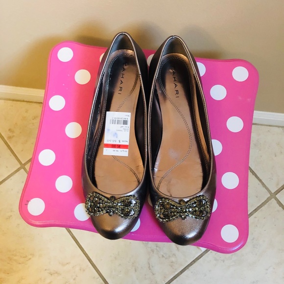 Tahari Silver Flats Size 6.5 - Picture 3 of 12